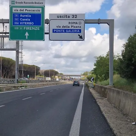בית הארחה Castelbarco House A 4*